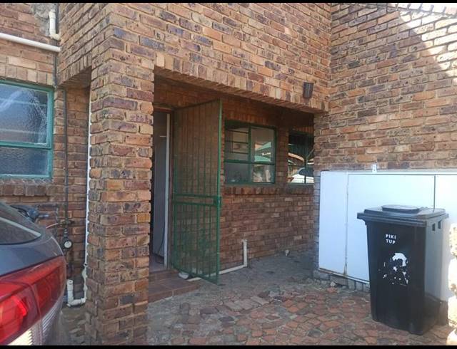 2 BEDROOM TOWNHOUSE FOR SALE IN SUIDEROORD